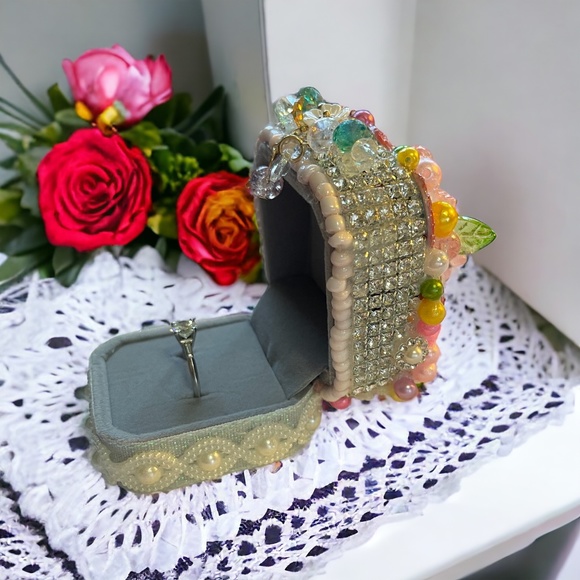 Embellished Ring Presentation Box - Picture 3 of 8